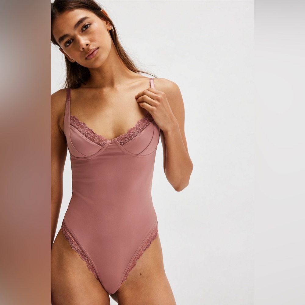 NWT Free People Somewhere Sometime Queen Of Hearts Dusty Pink Lace Bodysuit XL